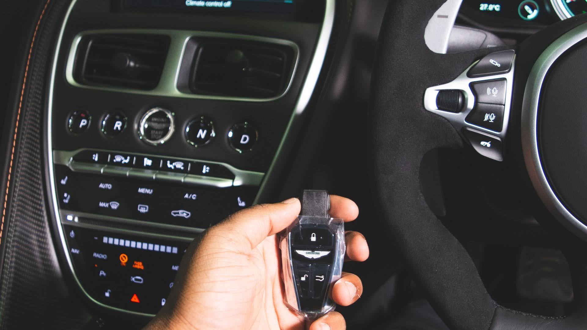 Automotive key fob for checking compatibility across vehicle models