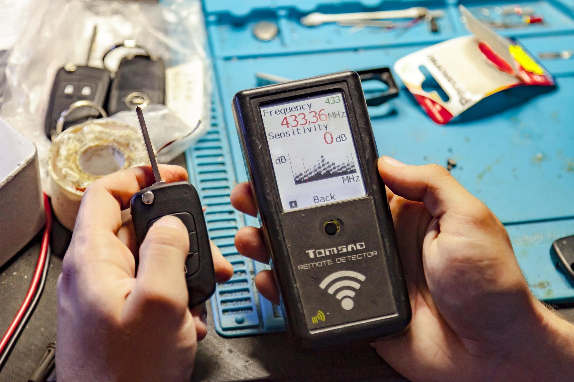 Testing Car Key Remote Radio Frequency
